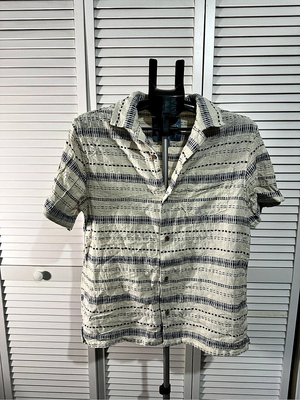 Free Planet Men's Striped Button Down White & Blue Medium